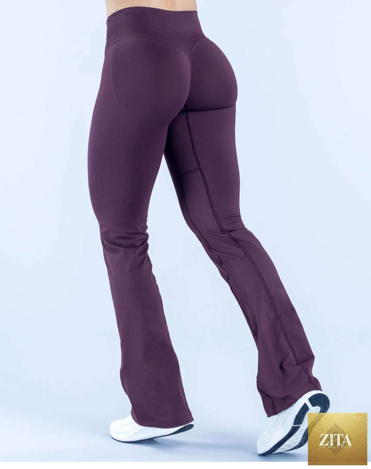 Black minimalist yoga pants for women, form-fitting and stylish, designed for comfort and flexibility during workouts.