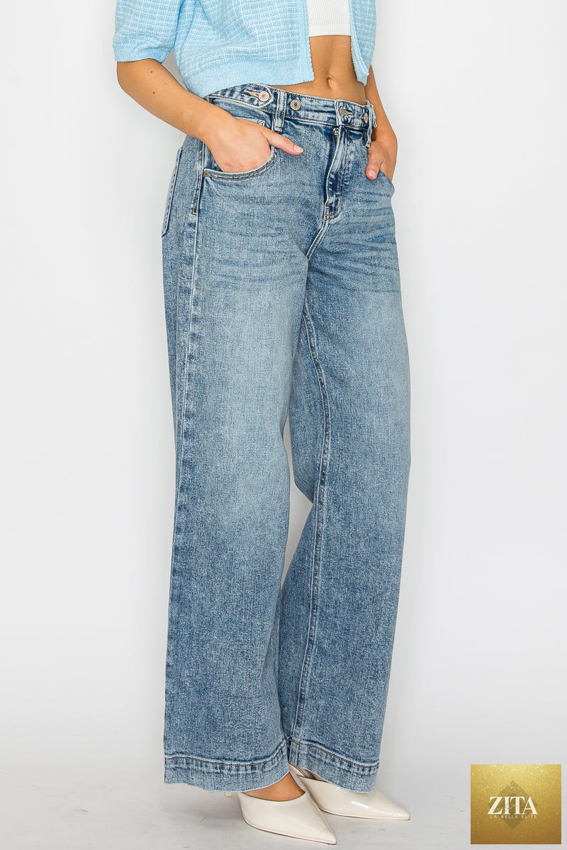 Artemis Vintage high-rise baggy jeans with adjustable waistband, wide leg fit, in classic denim fabric.
