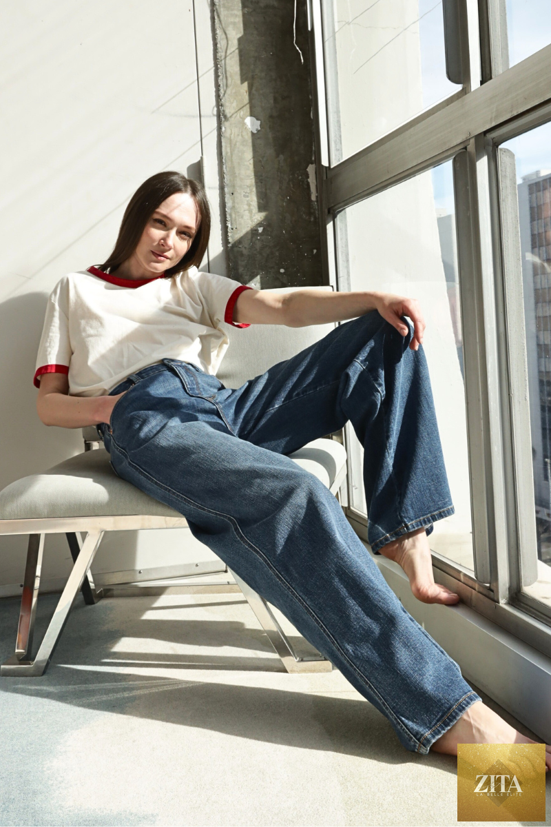 Relaxed high-rise palazzo jeans by Artemis Vintage, classic denim style with wide-leg fit and light wash.