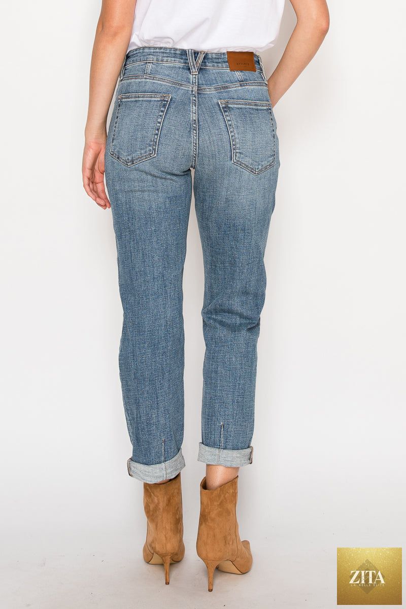 Light blue Artemis Vintage mid-rise modern boyfriend jeans with relaxed fit and casual style, displayed on a plain background.