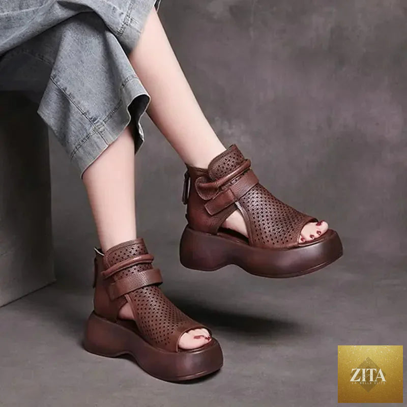 High-top women's retro platform heel sandals with chunky heel and ankle straps, stylish and trendy for women's summer footwear.