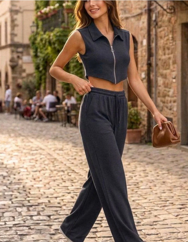 Women’s sleeveless vest and wide-leg pants casualwear set by FitiqueFit, featuring a stylish sleeveless vest and comfortable wide-leg pants.