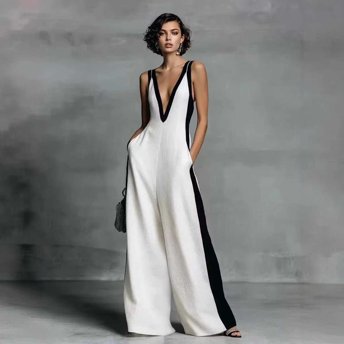 Women's sleeveless V-neck contrast color wide-leg jumpsuit by Zita La Belle Elite, featuring a casual, stylish design.