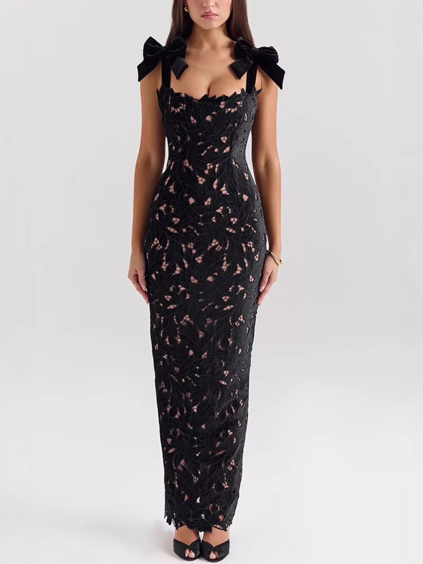 Shopiebay slit tie shoulder maxi dress featuring a flowing design, V-neckline, and stylish slit detail for a elegant summer look.