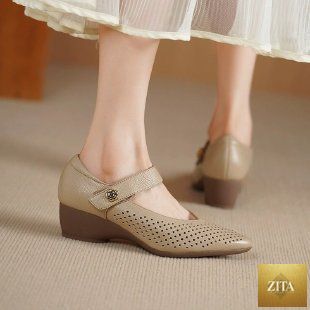 Women’s retro pointed high heels by Zita La Belle Elite, featuring sleek design and stylish heel in classic footwear style.