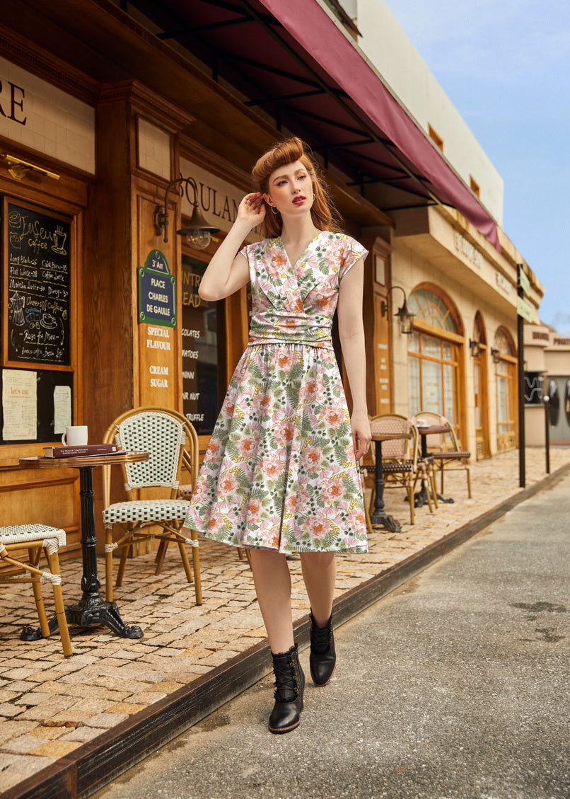 Pink floral Greta dress by Retrolicious, featuring a vintage-inspired design with a fitted bodice and flowy skirt.
