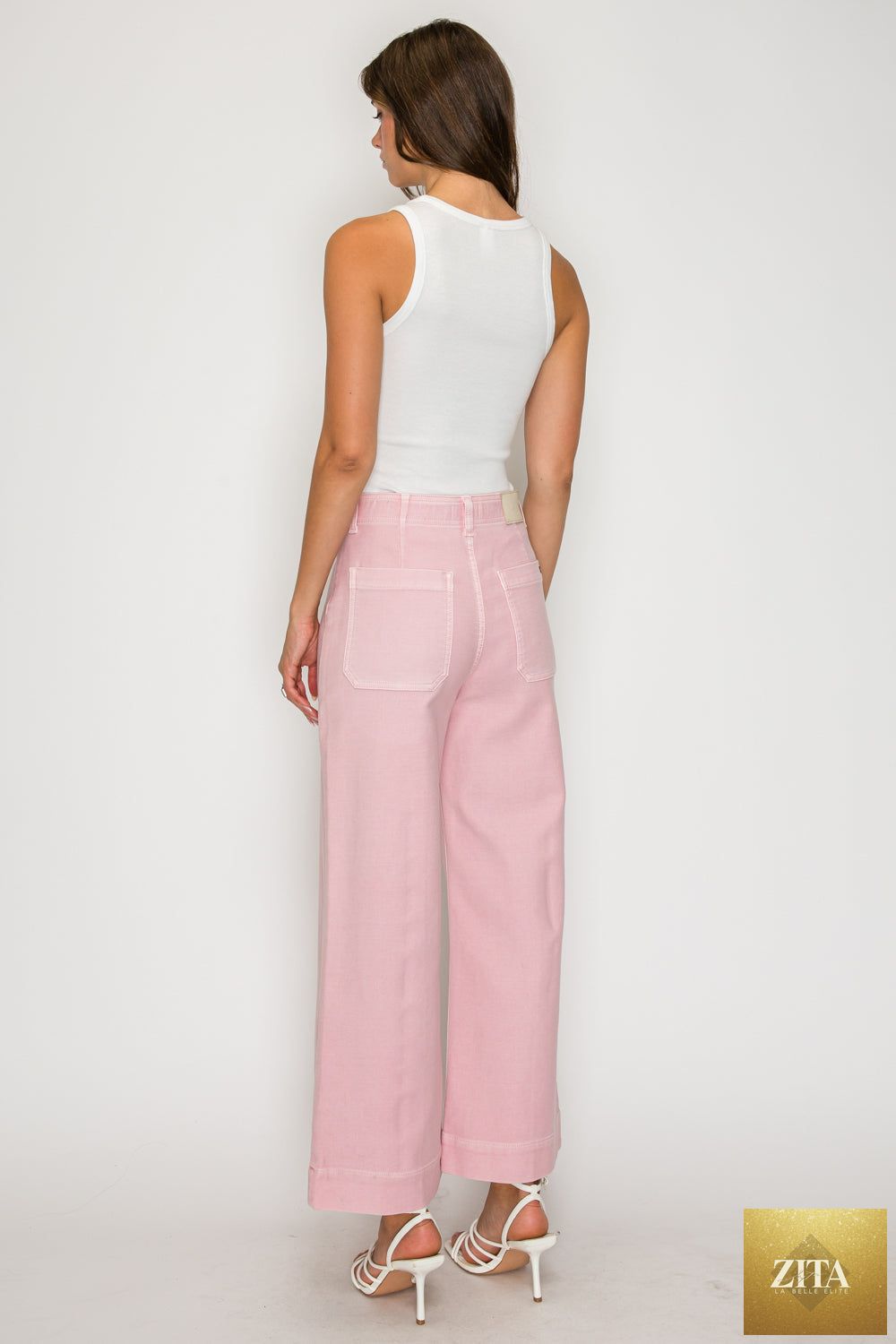 High-waisted Artemis Vintage jeans with tummy control, wide fit, and large size, showcasing a classic denim style with a comfortable fit.