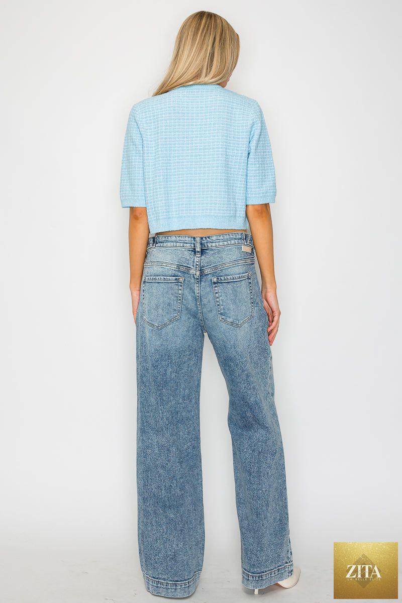 High-rise baggy wide jeans with adjustable waistband by Artemis Vintage, featuring a relaxed fit and classic denim look.