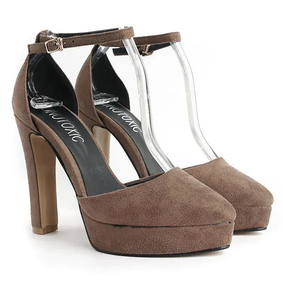 Korean style pointed toe chunky heels for women, stylish black shoes with a block heel, from Trendy Attic Store01.