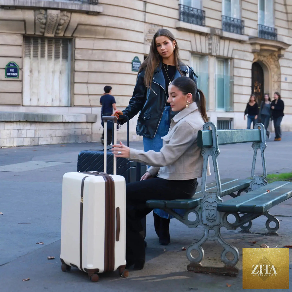 Travellty Luxe Journey 3-piece expandable retro luggage set with champagne-colored spinners, stylish and versatile travel luggage.