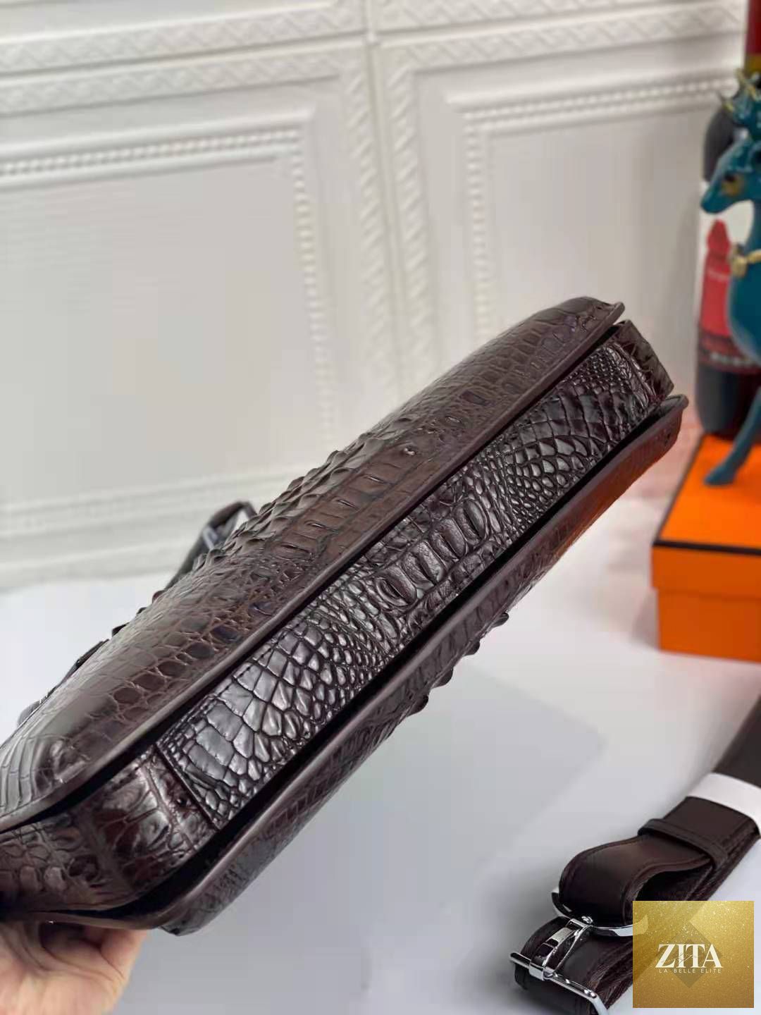 Luxury crocodile leather laptop messenger bag for men by Zita La Belle Elite, featuring a sleek, sophisticated design.