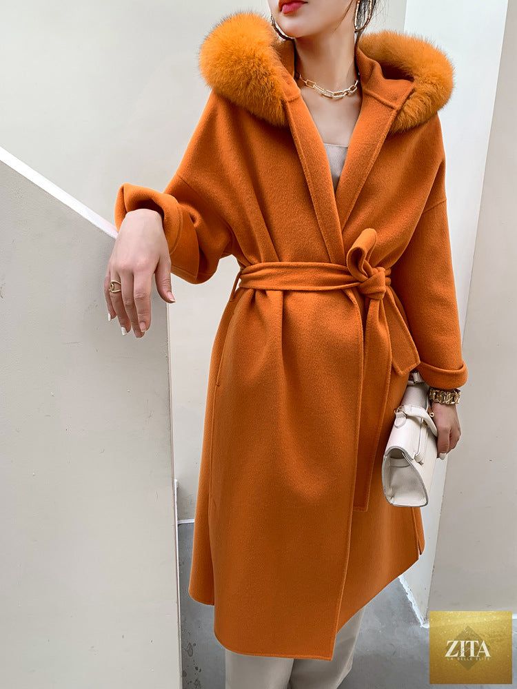 Elegant women's cashmere coat with a luxurious fox fur collar, stylish and warm from Zita La Belle Elite.