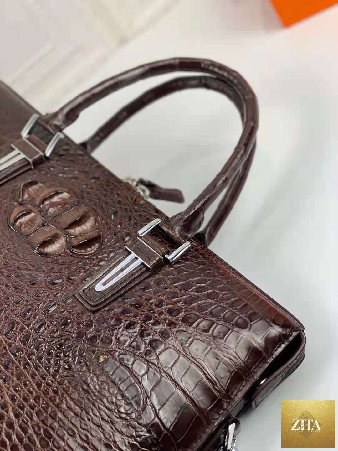 Luxury crocodile leather laptop messenger bag for men by Zita La Belle Elite, featuring a sophisticated design and premium craftsmanship.