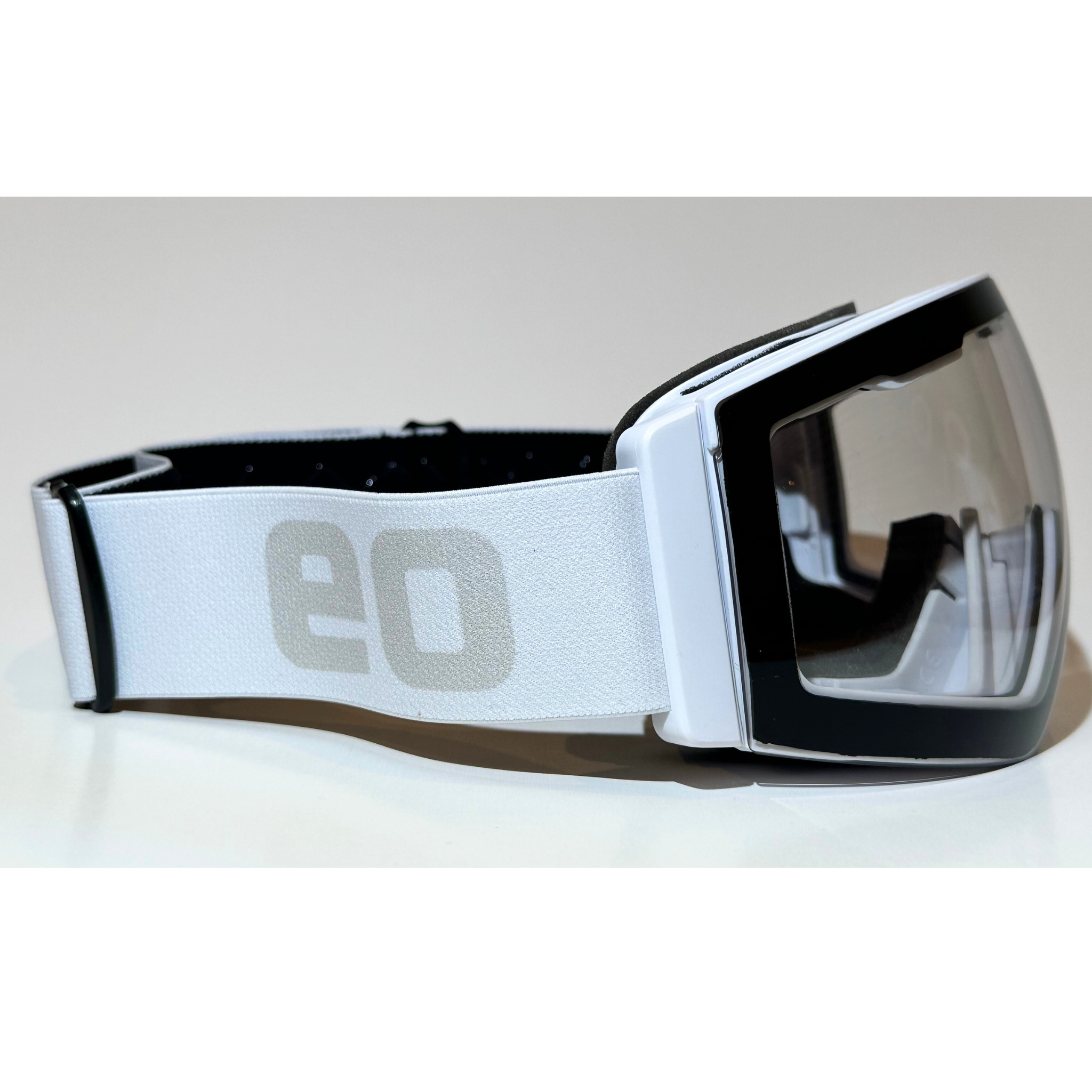 Eastern Outer MACH SCHNELL MAG photochromic ski and snowboard goggles with clear side lenses for versatile outdoor winter sports.