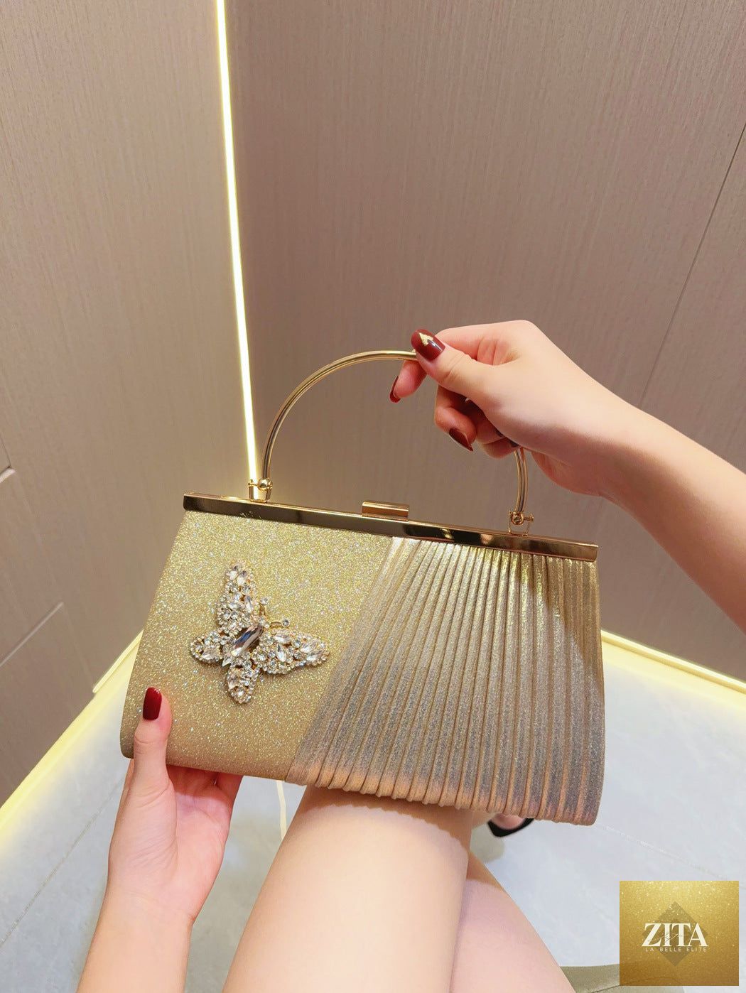 Elegant SHOMICOBOUTIQUE evening handbag with pleated design, perfect as a wedding or dinner party clutch bag.