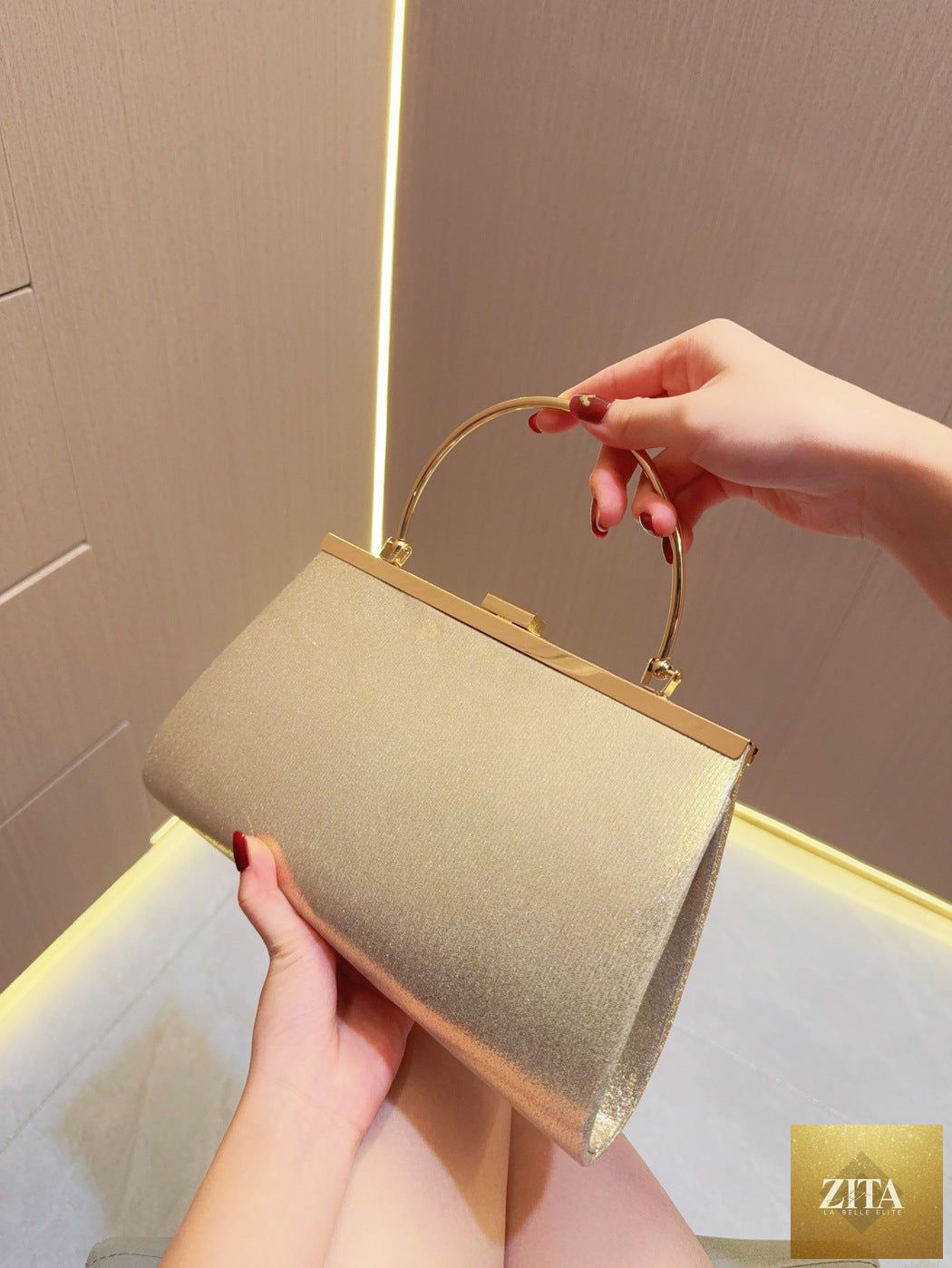 SHOMICOBOUTIQUE evening handbag with pleated design, diamond accents, suitable for wedding, dinner, and party occasions.