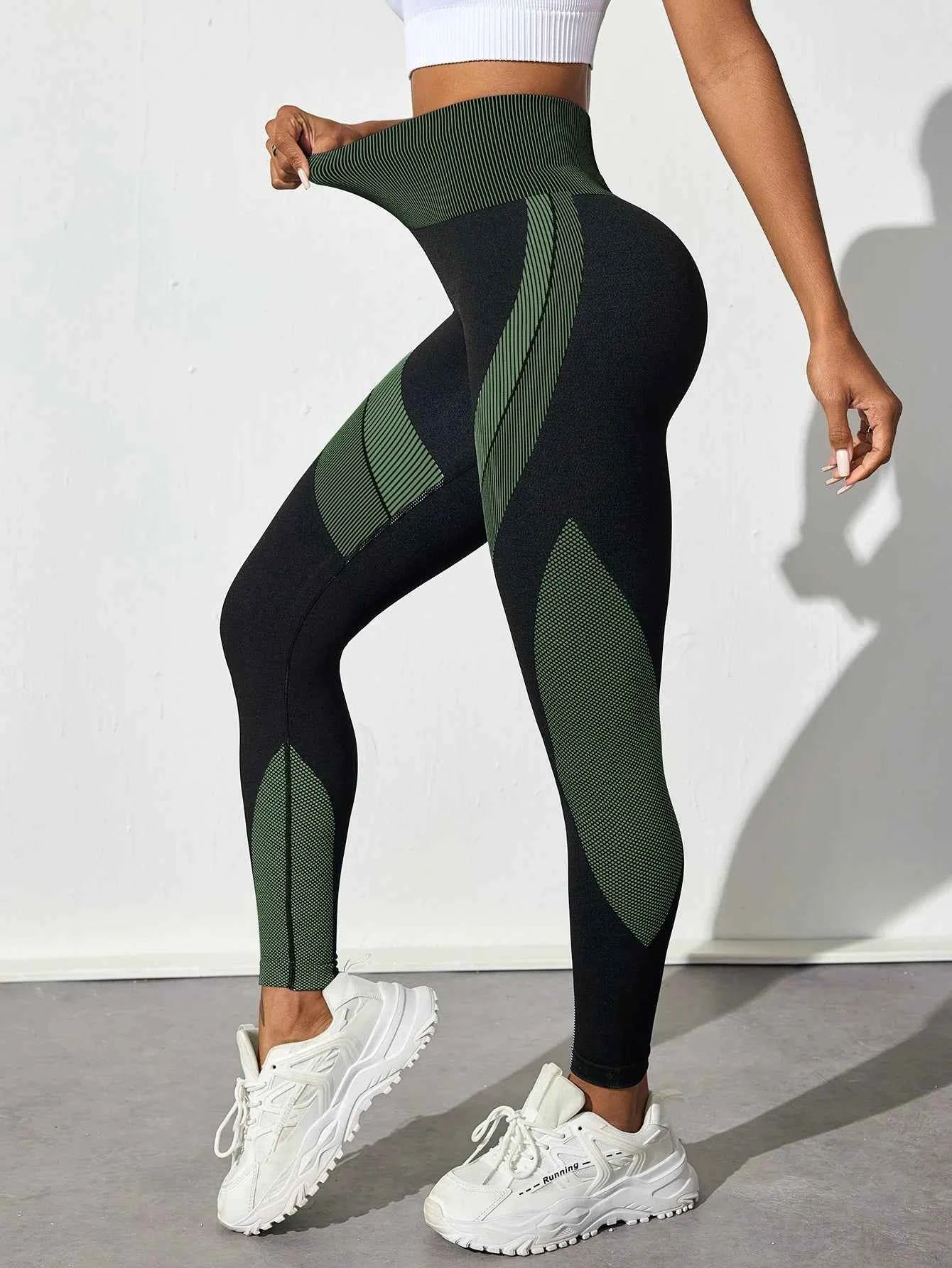THRIXINE WANAYOU high waist seamless yoga leggings in black, stretchy and form-fitting for active wear and workouts