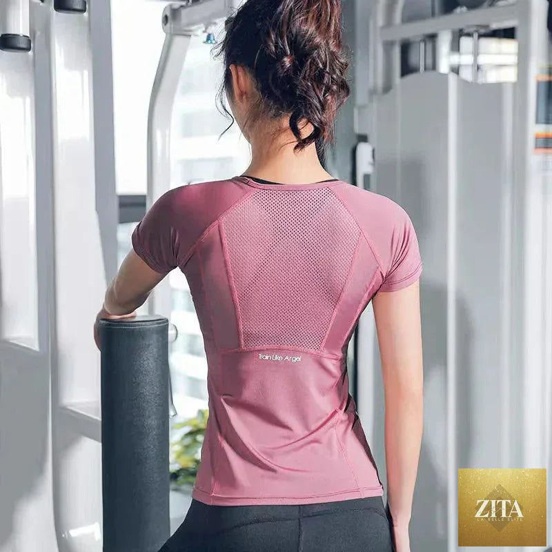 Plus size women's Zita La Belle Elite activewear sports T-shirt for yoga and running, breathable fabric, black color.
