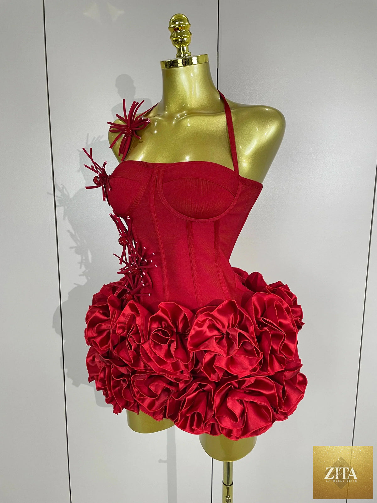 Elegant red and black bandage two-piece prom gown and cocktail set for women, featuring a sexy halter design for special occasions.