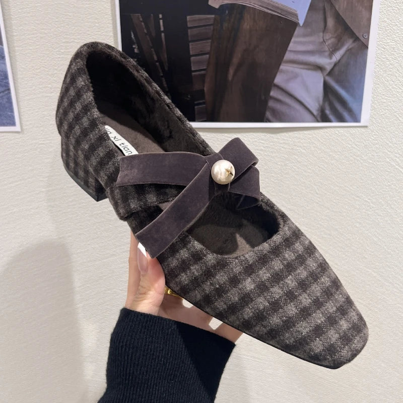 Elegant women's Mary Jane shoe with chunky heel, bowknot and pearl decoration, plaid print, perfect for autumn fashion and parties.