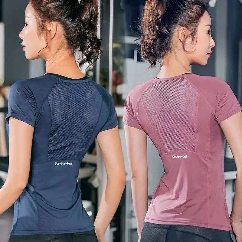 đ€ Plus Size Women's Sports T-Shirt â Breathable Yoga & Running Top