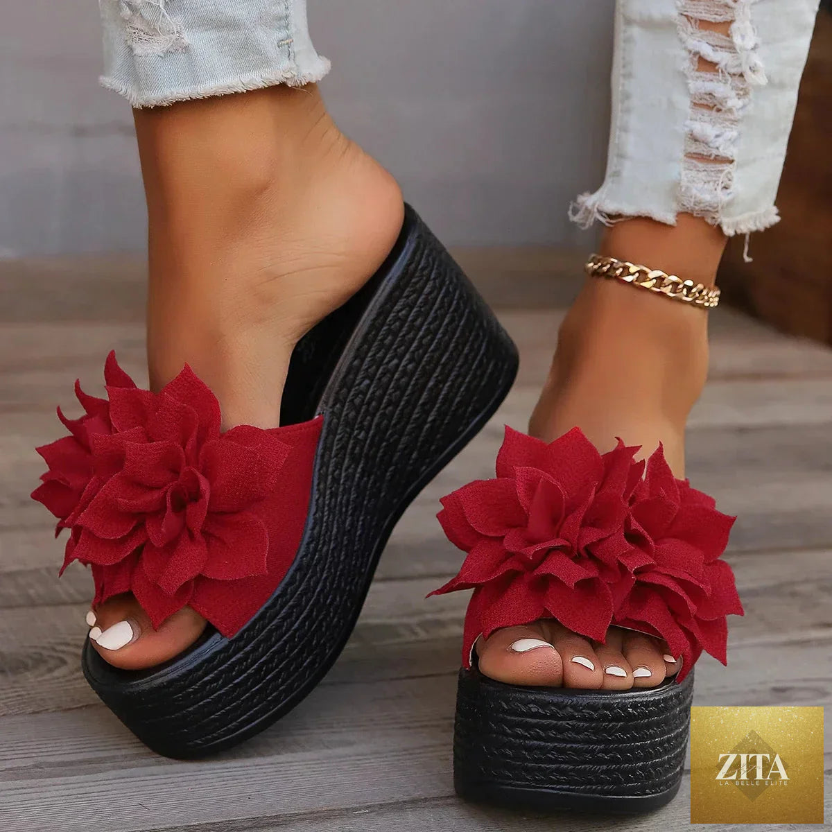 Women’s platform slippers with floral design, high wedge heels, summer beach style, casual and fashionable sandals for women.