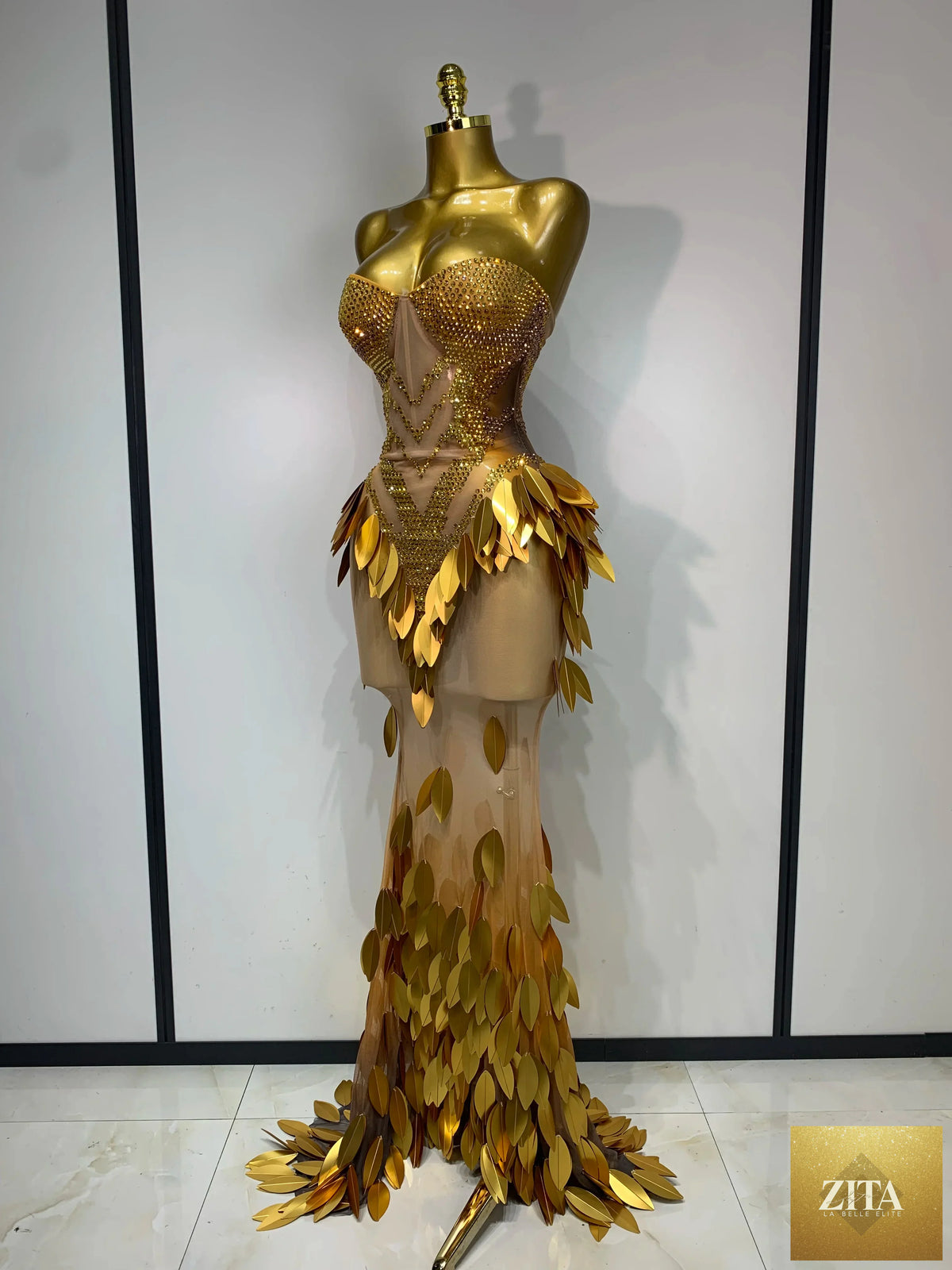 Women’s strapless gold mesh maxi dress with sequins and rhinestones, perfect for evening parties, proms, or special celebrations.