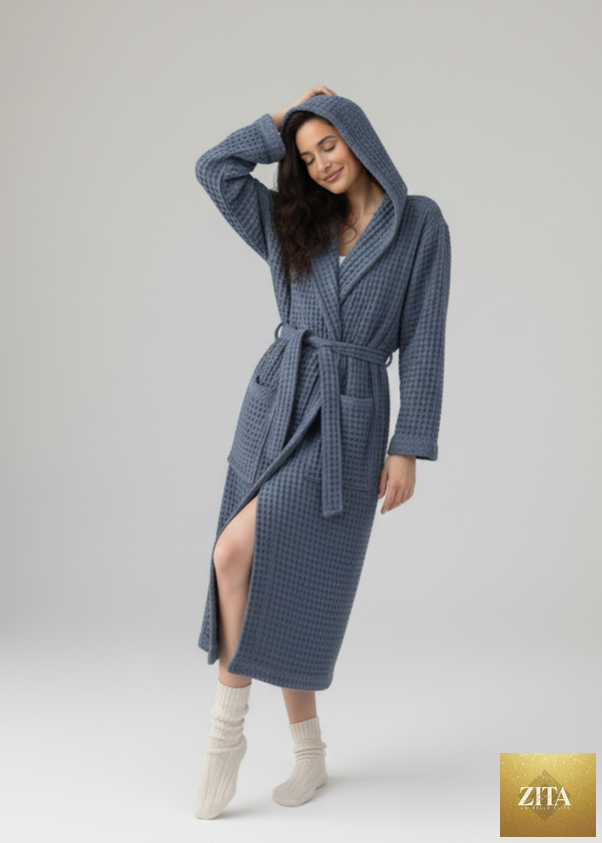 Turkish cotton waffle bathrobe for women in navy color by Zita La Belle Elite, lightweight spa robe made of organic Turkish towel fabric.
