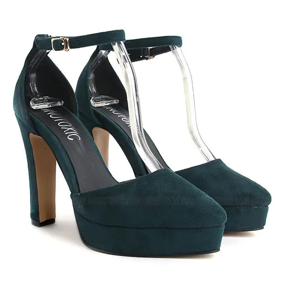 Korean style pointed toe chunky heels for women in black, stylish and trendy footwear from Trendy Attic Store01.