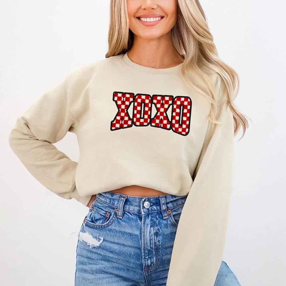 XOXO Checkered Valentine Sweatshirt โ Furry Style Printed Sweater