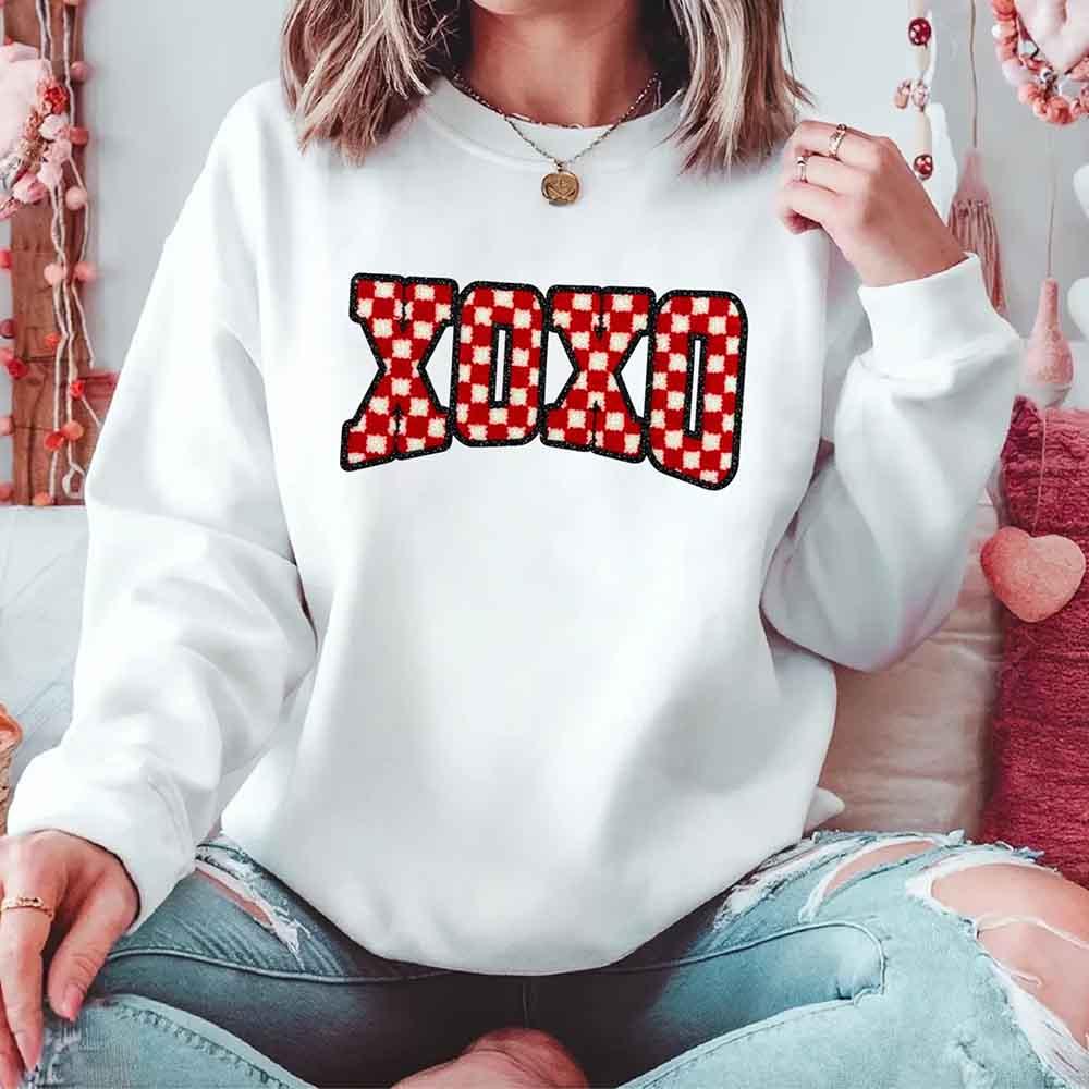 XOXO Checkered Valentine Sweatshirt โ Furry Style Printed Sweater