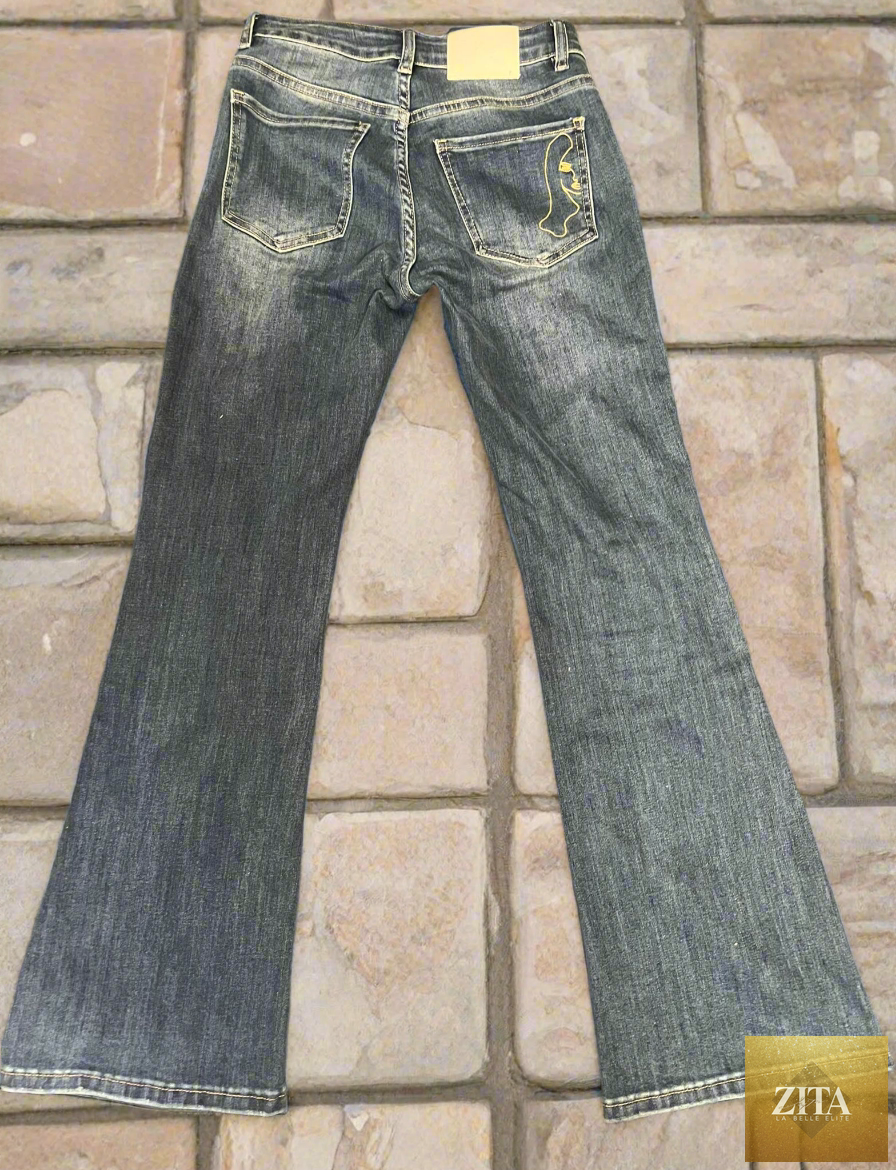 Women’s Charlotte Summers jeans by Zita La Belle Elite, showcasing classic denim with a tailored fit and stylish design.