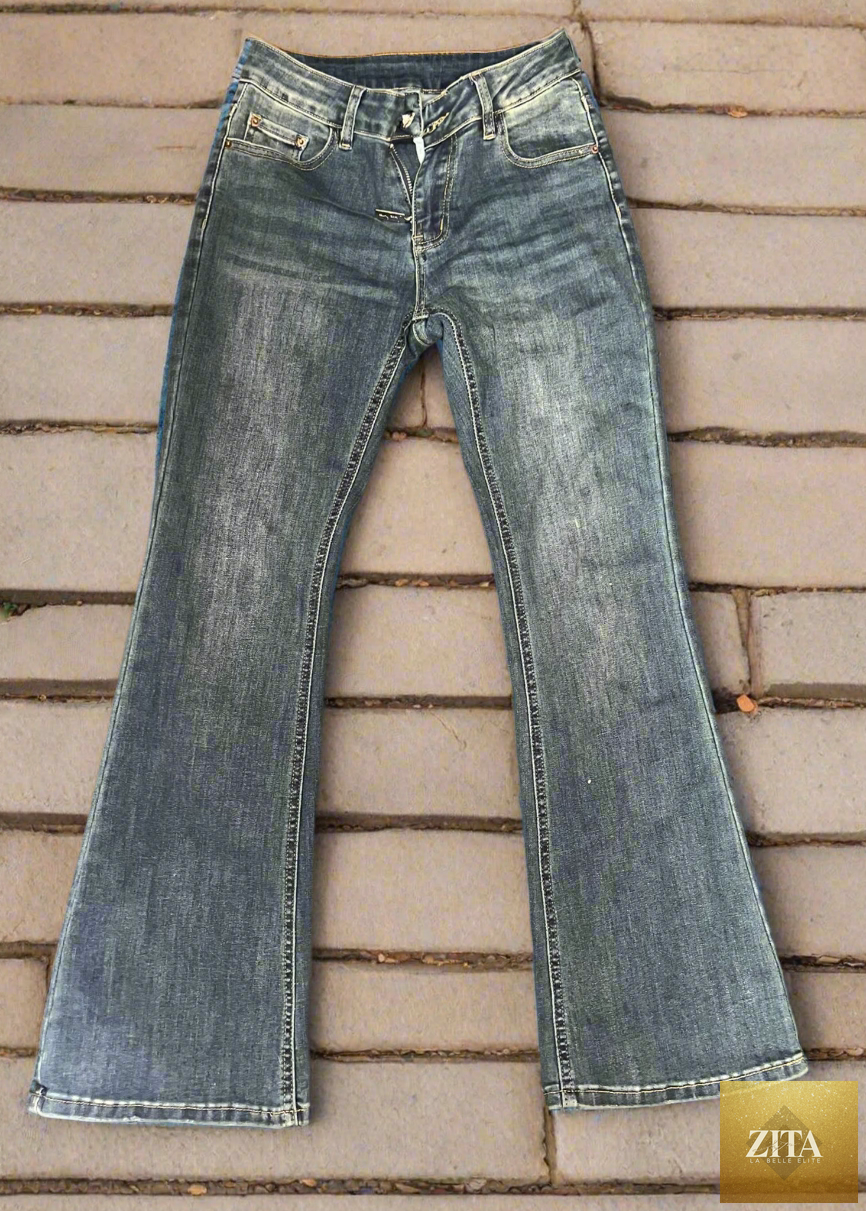Women’s Charlotte Summers jeans by Zita La Belle Elite, stylish denim pants with a fitted design and classic blue wash.