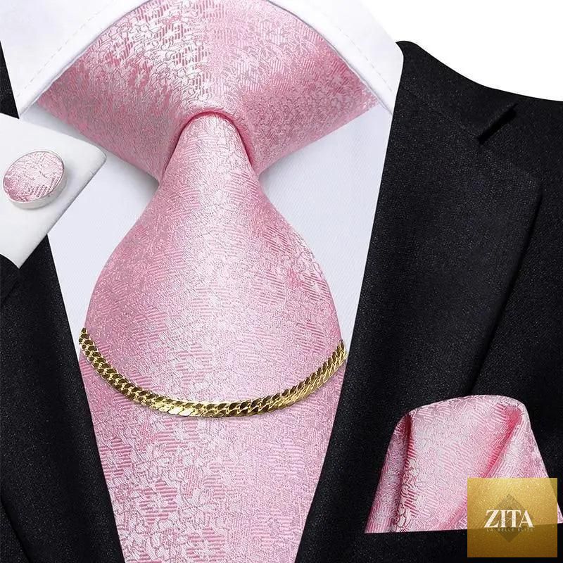 Stevvex black silk business necktie chain with matching square handkerchief and elegant cufflinks for men's formal wear.