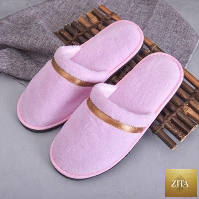 White Stevvex plush slippers for women with star pattern, thick sole, non-slip grip, ideal for indoor and outdoor use, warm and soft.