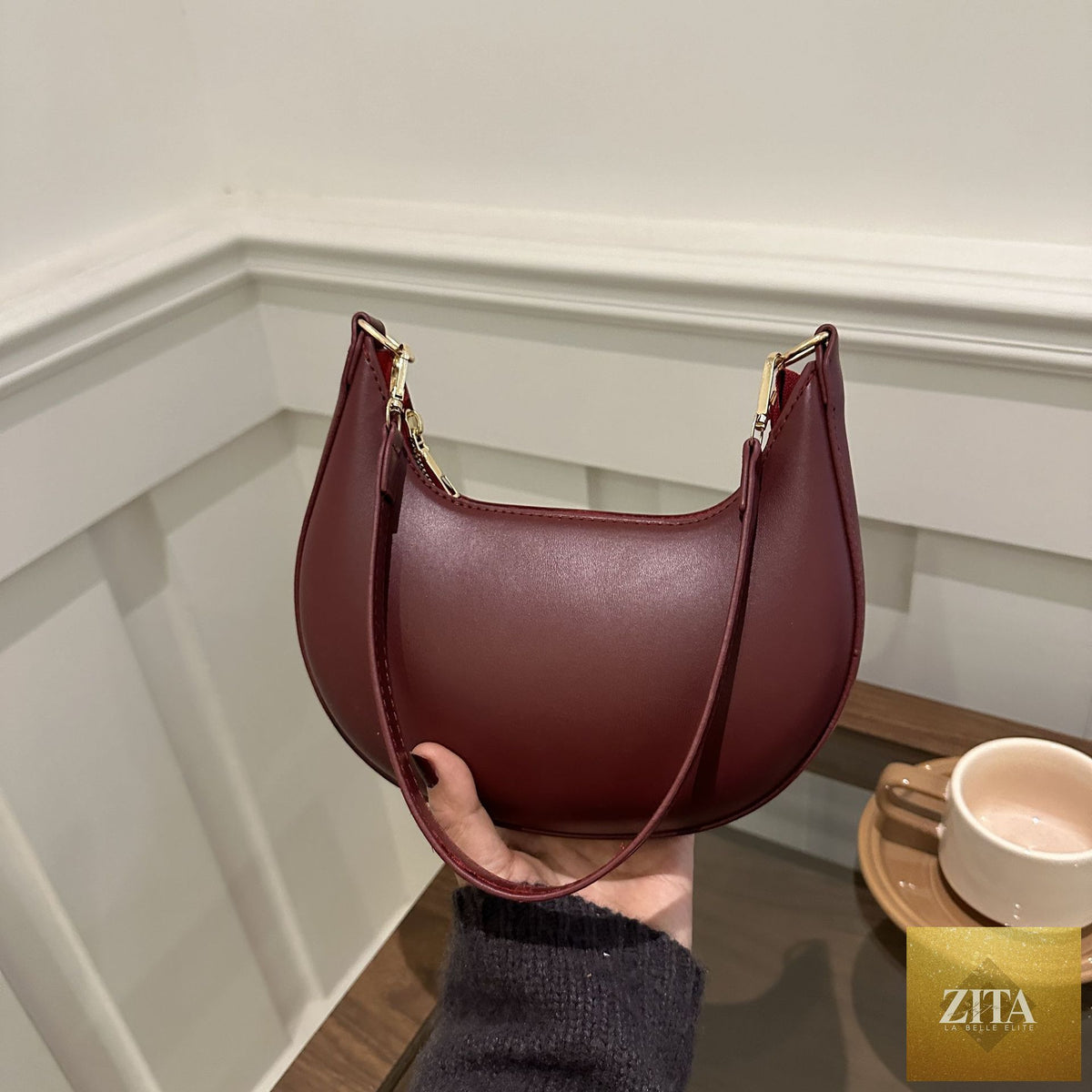Social Buzz eSIMs Niche Crescent Simple All-Match textured shoulder bag for women, featuring a sleek design and versatile style.