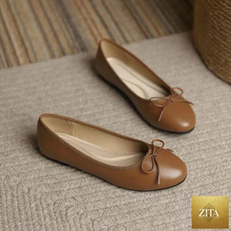 Women's slip-on flats with egg-roll edge and round toe, inspired by Chanel, in black leather from FitiqueFit footwear collection.