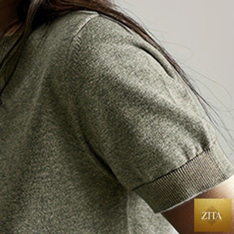 Women's soft stretch minimalist T-shirt by Zita La Belle Elite, casual slim fit top, plain fabric, short sleeves, round neckline.