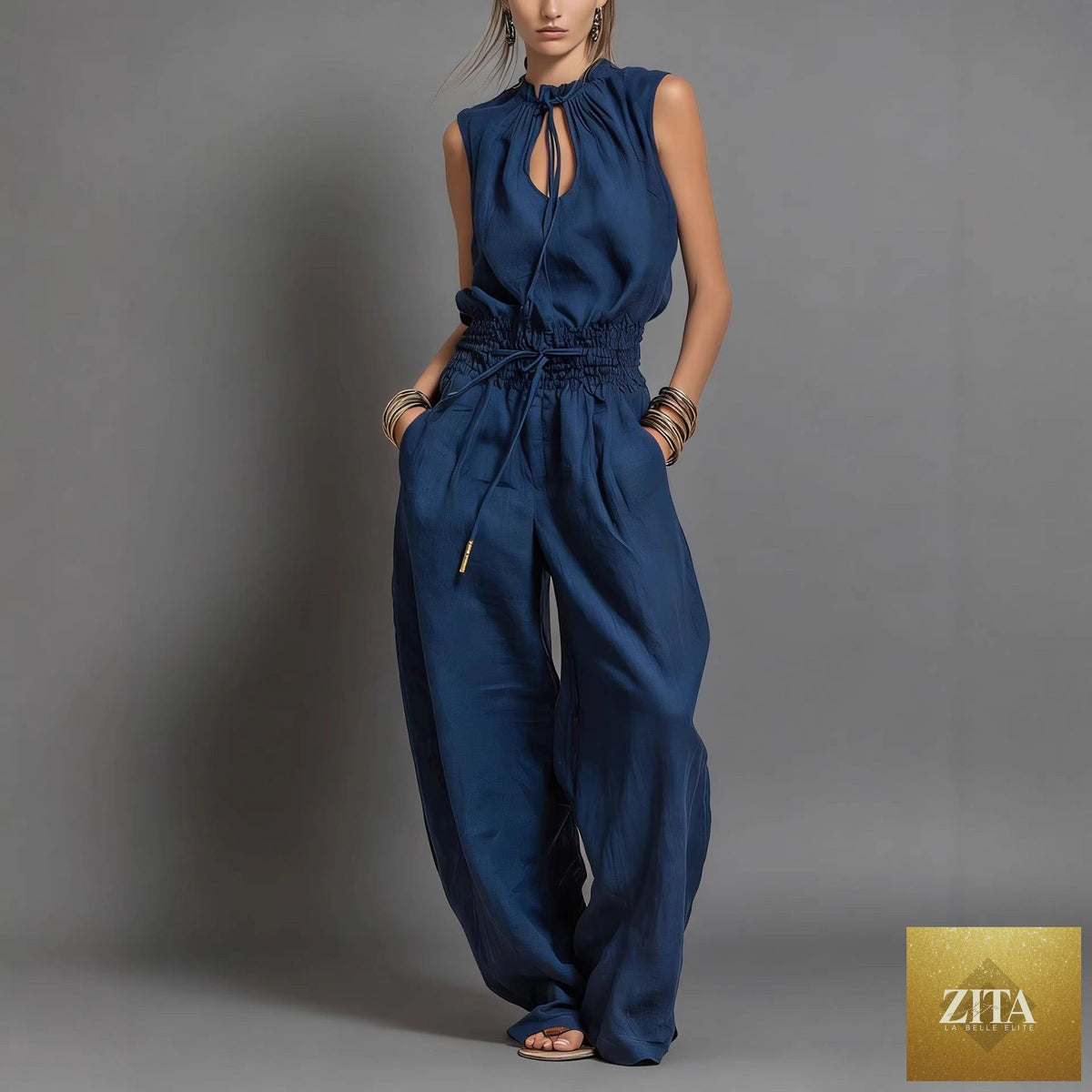 Women's sleeveless high-waist wide-leg pleated jumpsuit by FitiqueFit, casualwear with a relaxed fit and elegant pleats.