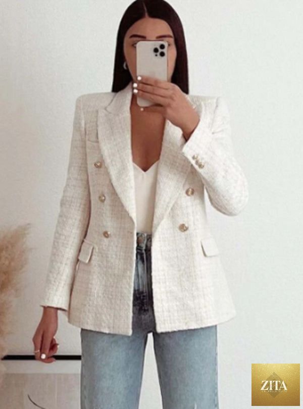 Textured urban casual women's double-breasted blazer with notch lapels and front pockets, styled for modern everyday wear.
