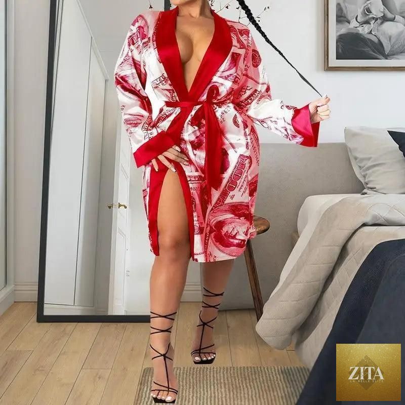 Elegant women's indoor bathrobe by Stevvex featuring a modern vintage design, long length, soft and comfortable for ladies.