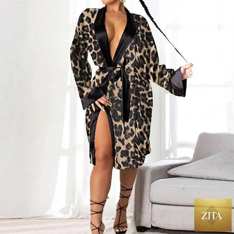 Elegant Stevvex women's indoor bathrobe with modern design, long length, soft and comfortable sleepwear for women.
