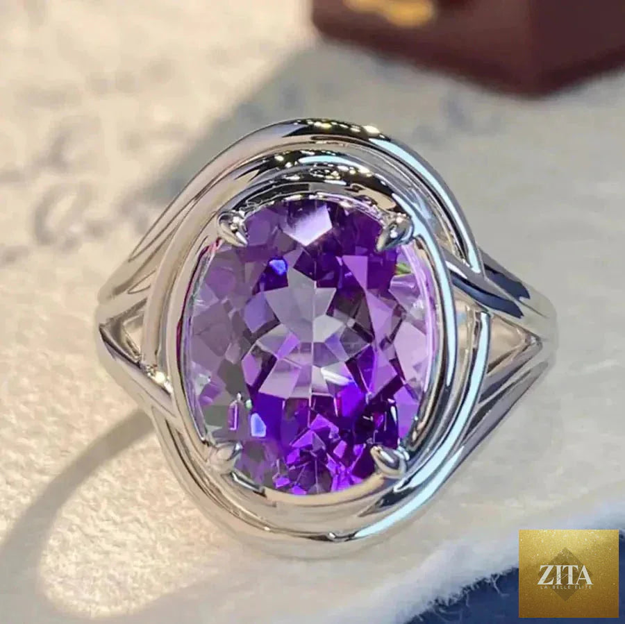 Mandotos Chic Amethyst Copper Ring showcasing a polished amethyst gemstone set in a stylish copper band.