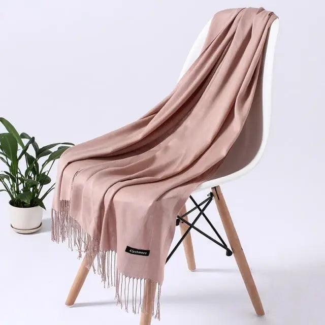 Stevvex winter long women's scarf with soft, warm fabric, styled as a wrap-around shawl for winter fashion and comfort.