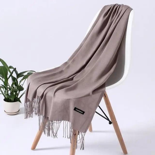 Soft, warm winter women's scarf by Stevvex featuring a long, elegant shawl wrap with a cozy touch and stylish design.