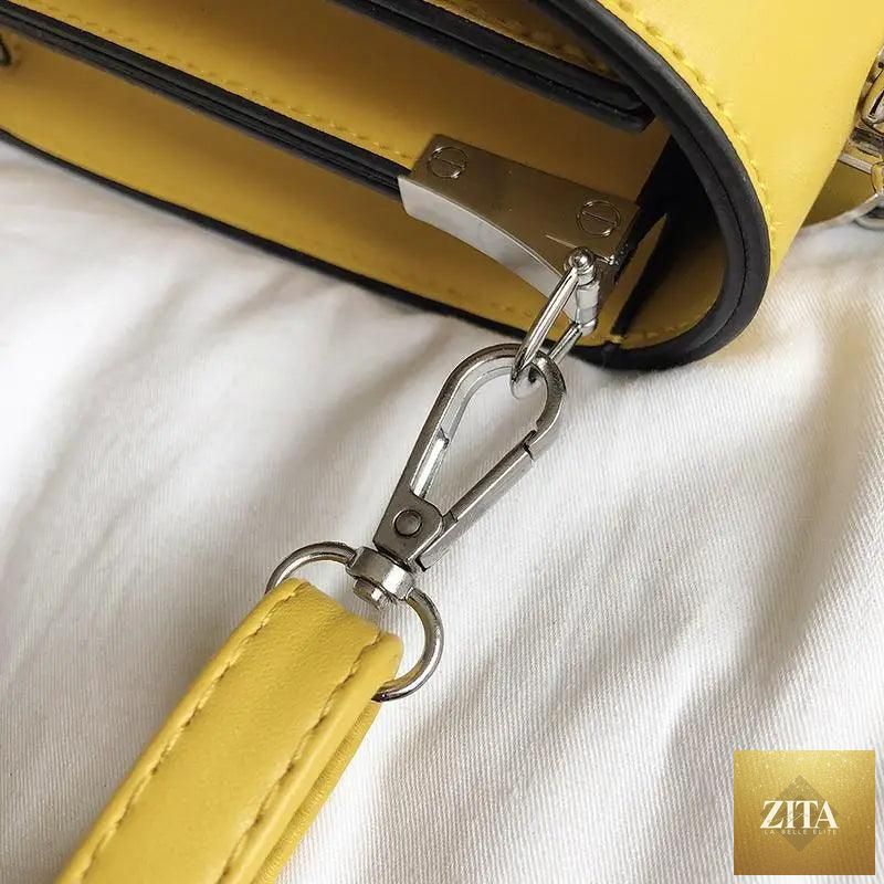 Elegant genuine leather women's shoulder handbag by Stevvex with large capacity and designer style for a sophisticated look.