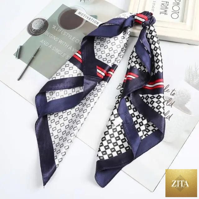 Stevvex multi-functional square silk scarf, 60x60cm, used as headband or hair accessory, in elegant satin fabric with versatile styling options.
