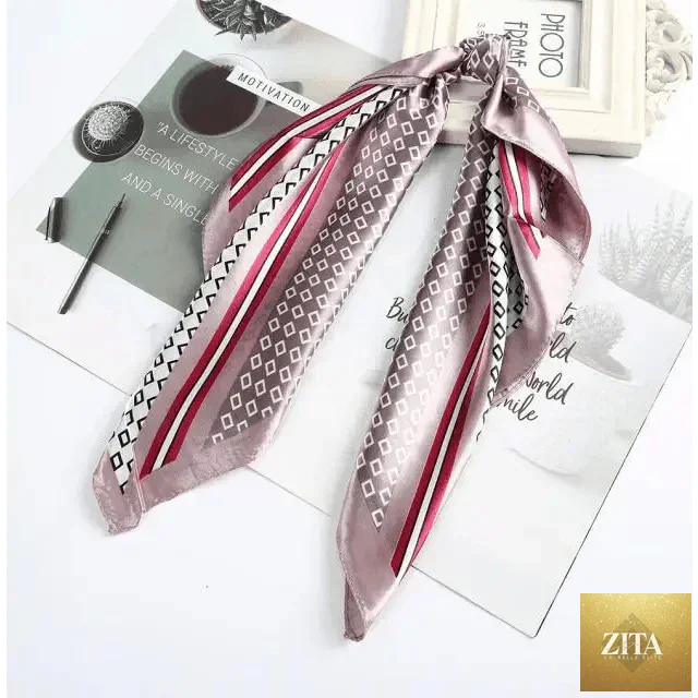 Stevvex multi-functional square silk scarf, 60x60cm, used as headband, hairband, or neck accessory, in elegant satin fabric.