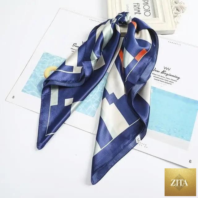 Stevvex multi-functional square silk scarf 60x60cm used as headband, hairband, or neck accessory, in elegant satin fabric.