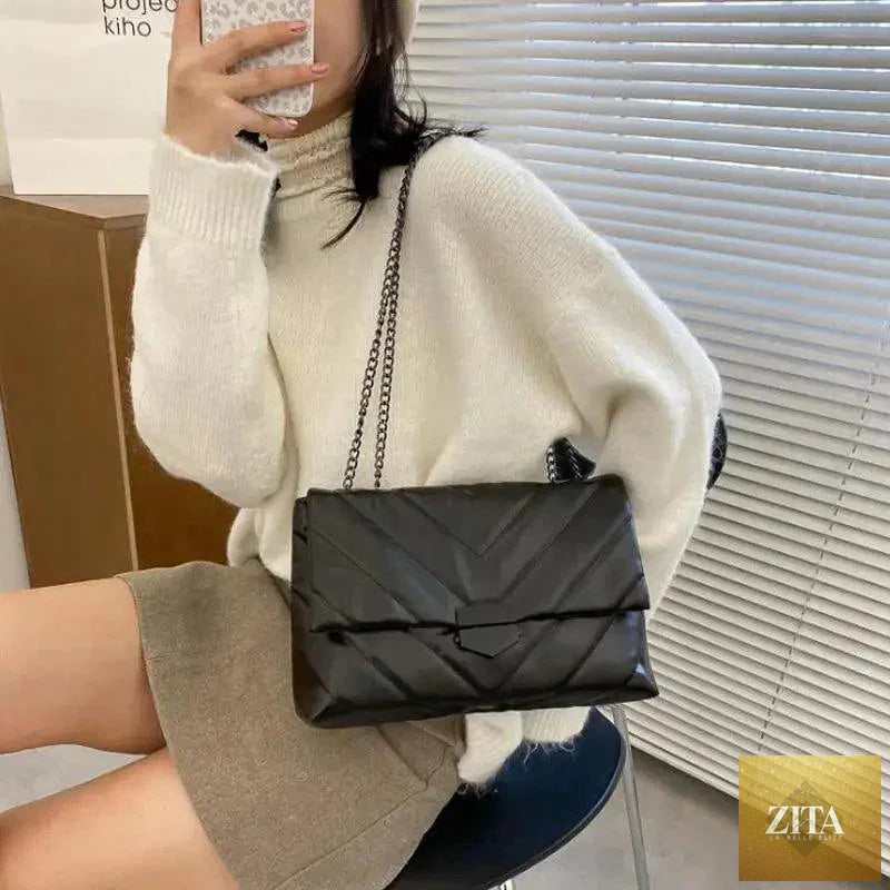 Elegant genuine leather handbag by Stevvex featuring a casual chain crossbody design for women, with a simple, stylish shoulder bag look.